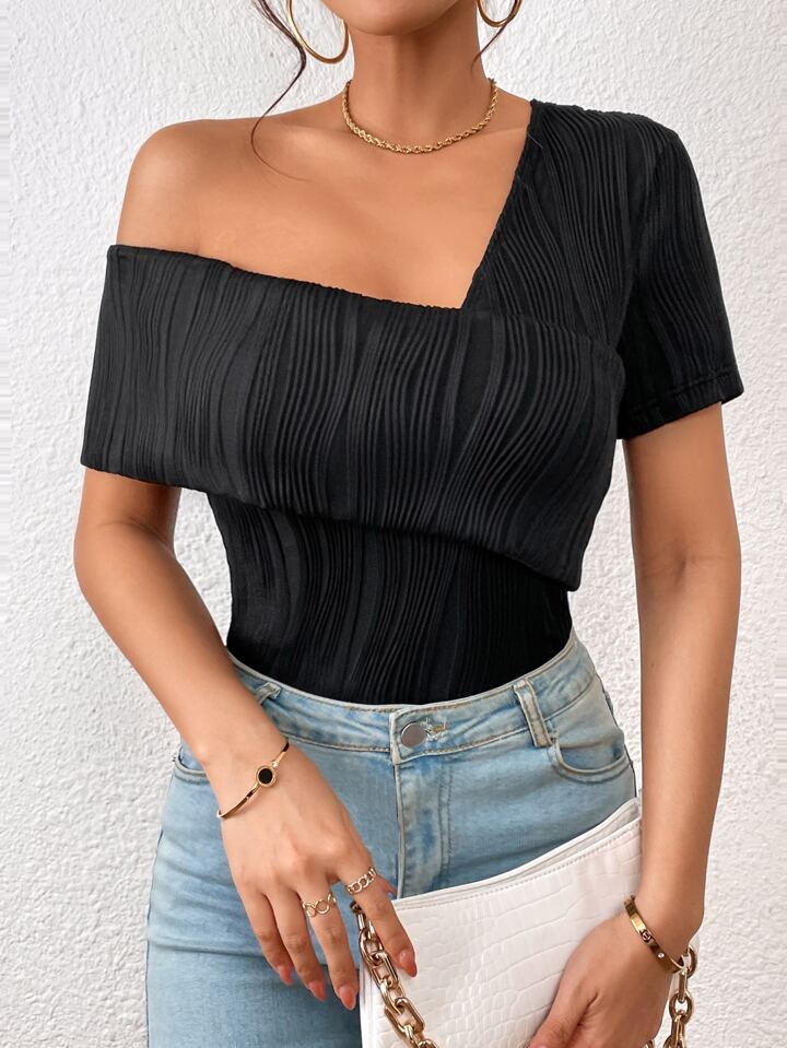 Asymmetrical lines Top